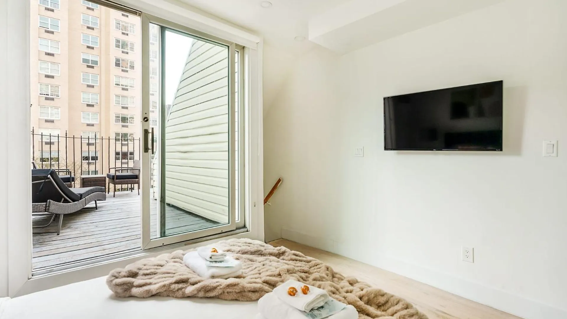 1597-Phn Ph Duplex -Private Outdoor 2Bath Apartment New York United States
