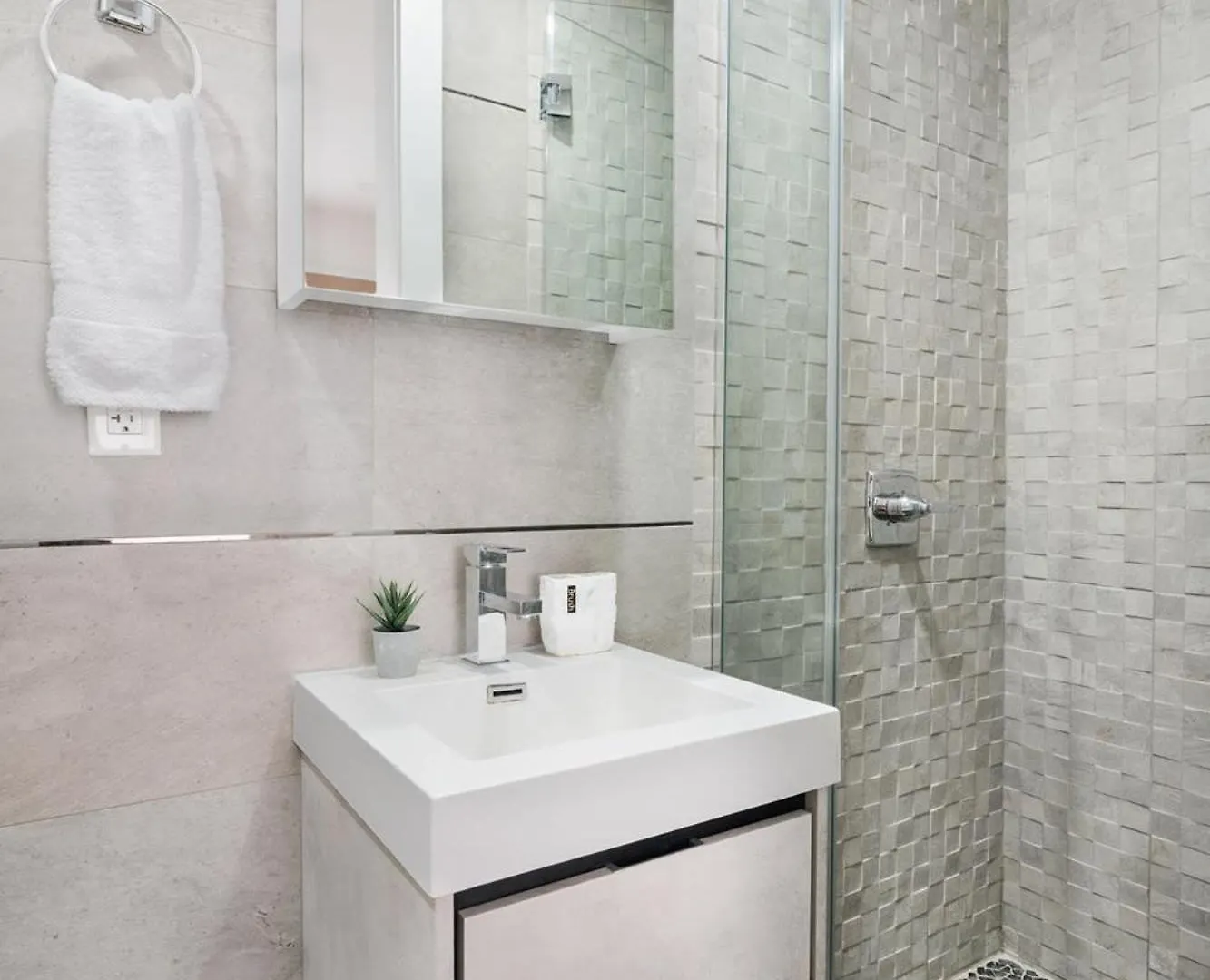1597-Phn Ph Duplex -Private Outdoor 2Bath Apartment New York
