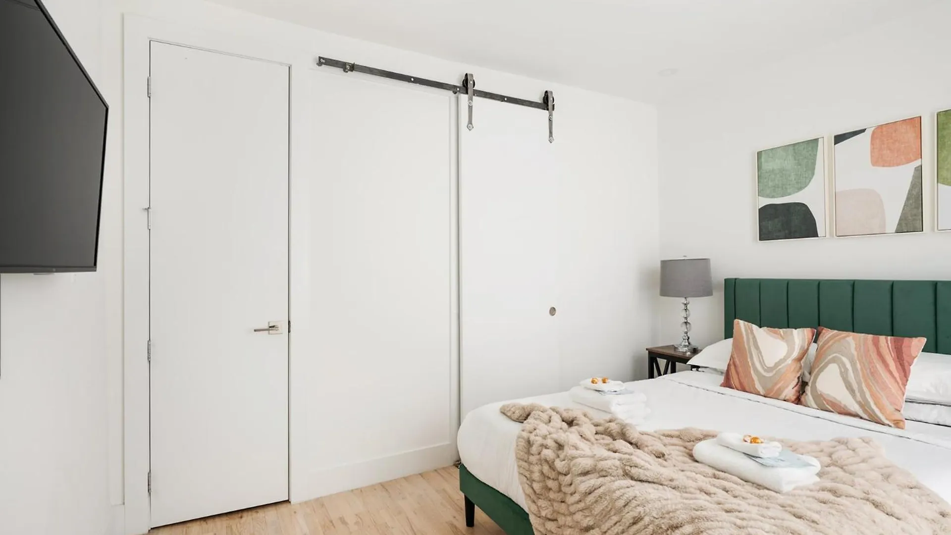 1597-Phn Ph Duplex -Private Outdoor 2Bath Apartment New York