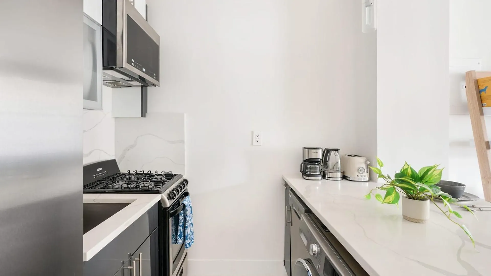 1597-Phn Ph Duplex -Private Outdoor 2Bath Apartment New York