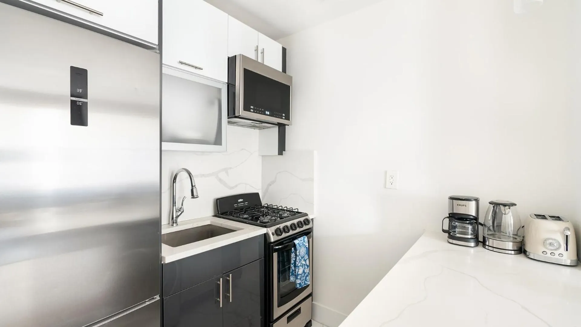 1597-Phn Ph Duplex -Private Outdoor 2Bath Apartment New York