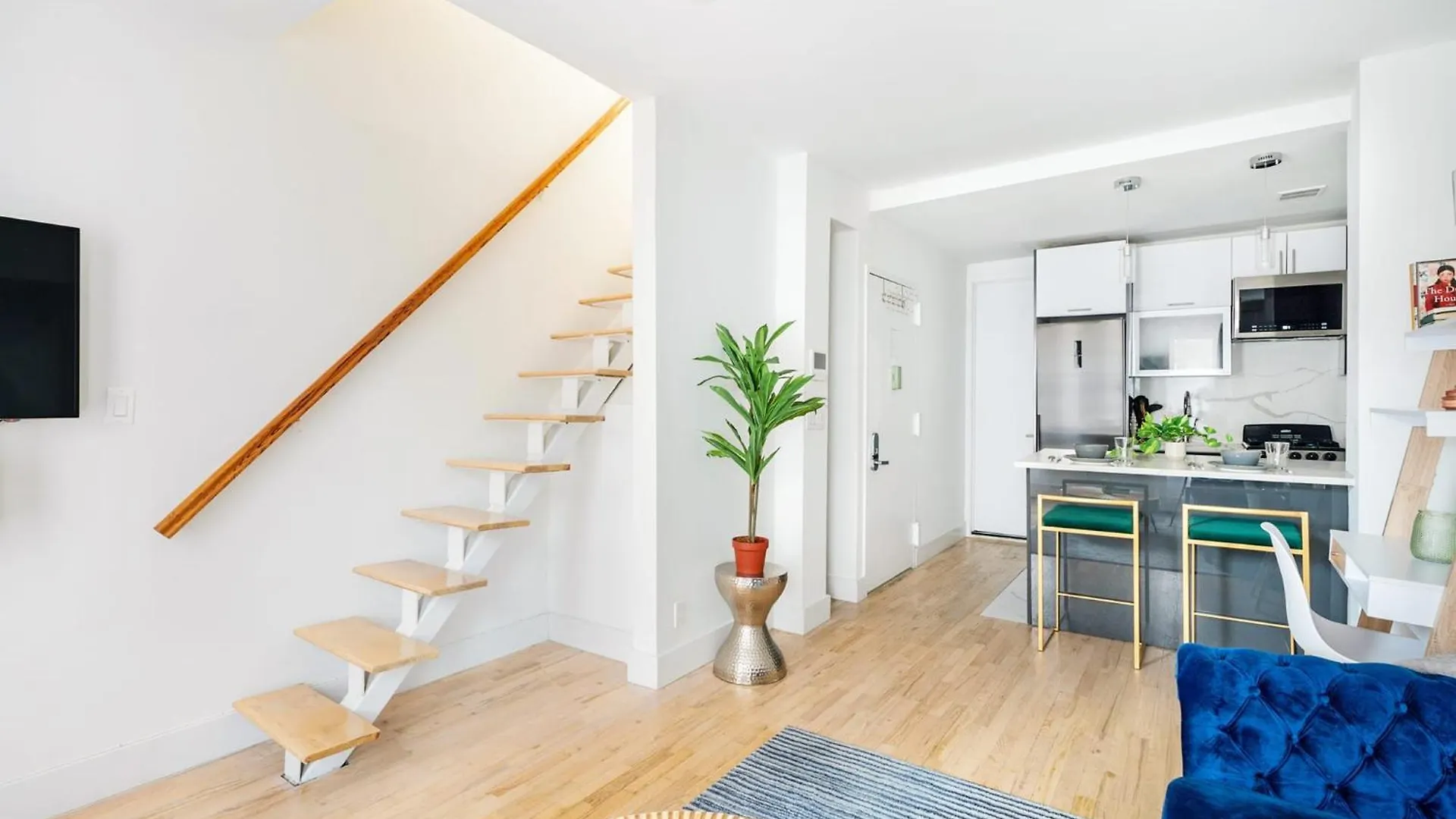 1597-Phn Ph Duplex -Private Outdoor 2Bath Apartment New York
